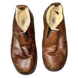 UGG Australia Sheepskin Lined Leather Shoes S/N 5487 Brown Mens